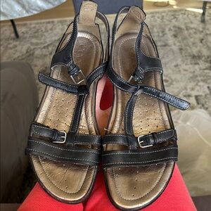 Ecco Women's Black and Silver Sandals Comfy Practical Easy